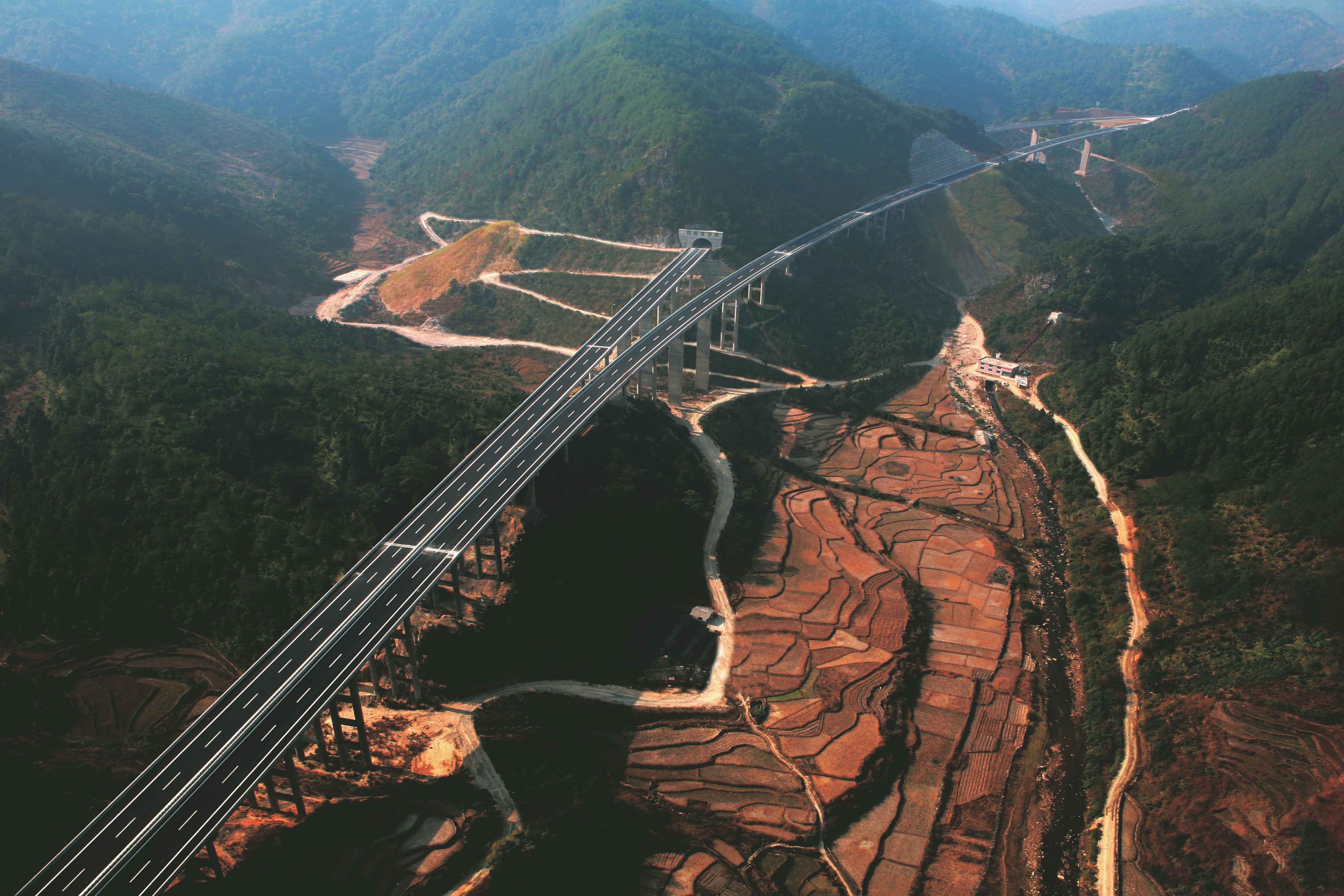 4福建龍巖至長汀高速公路，2007年12月建成通車.jpg