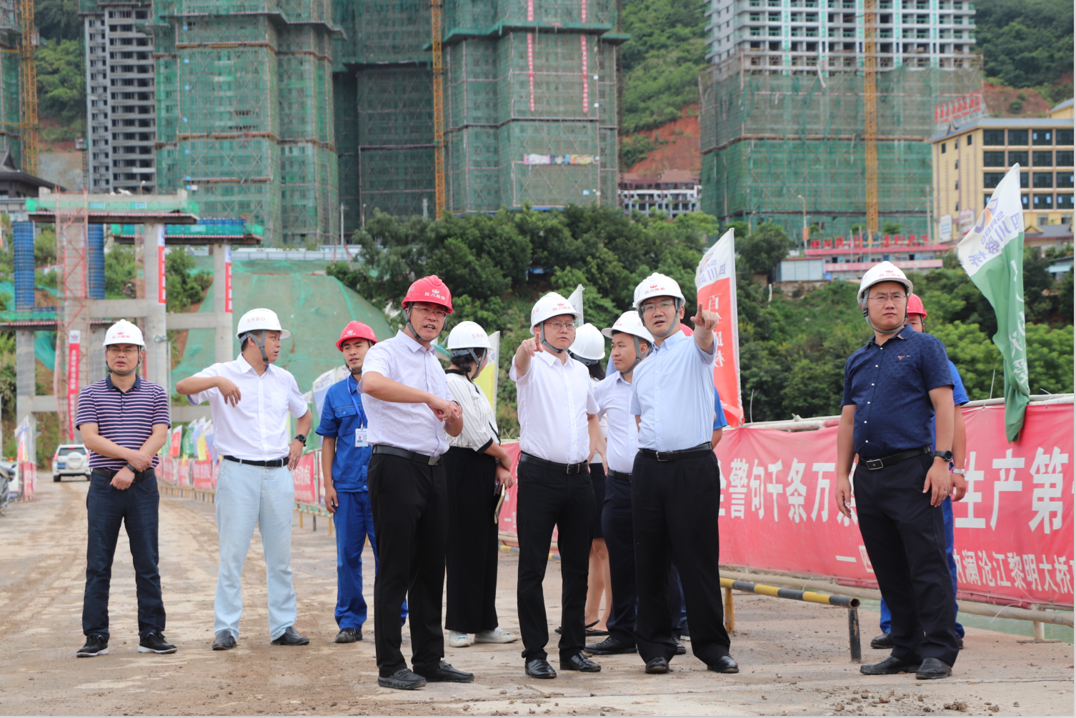 省鐵投集團黨委委員、董事方躍到橋梁公司 省外一線開展“不忘初心 牢記使命” 主題教育調研督導