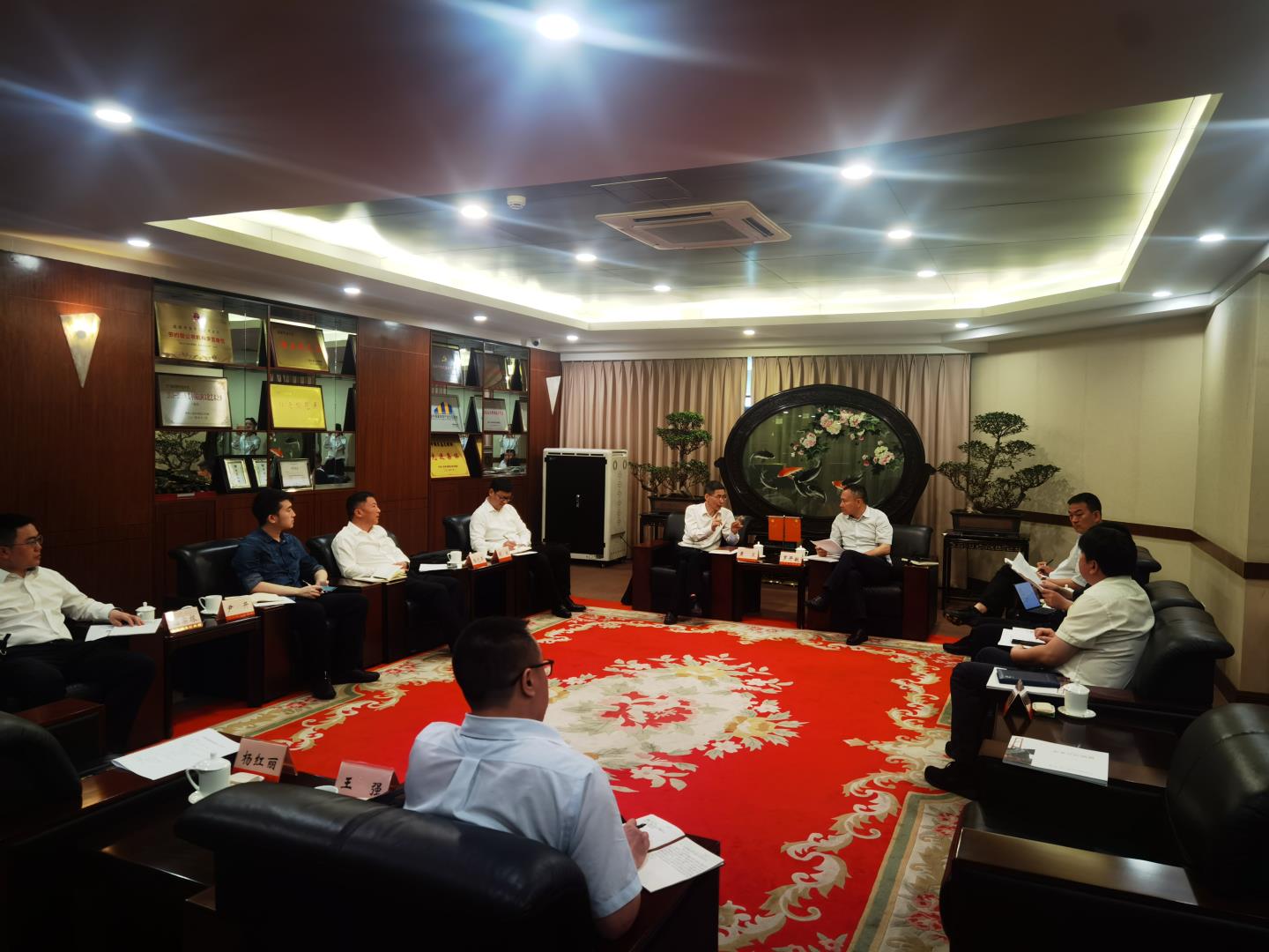 路橋集團黨委委員、監事會主席黃衛一行赴金牛區拜訪座談