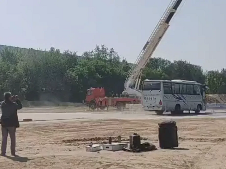 項目動態 | 興成錦公司聯合設計研發的外展護欄“雙層雙波形護欄結構”碰撞試驗取得圓滿成功