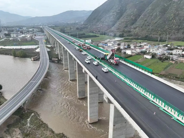 喜報(bào) | 渭武高速路面WWLM8標(biāo)榮獲2023年甘肅省“平安工地建設(shè)省級(jí)示范合同段”稱(chēng)號(hào)