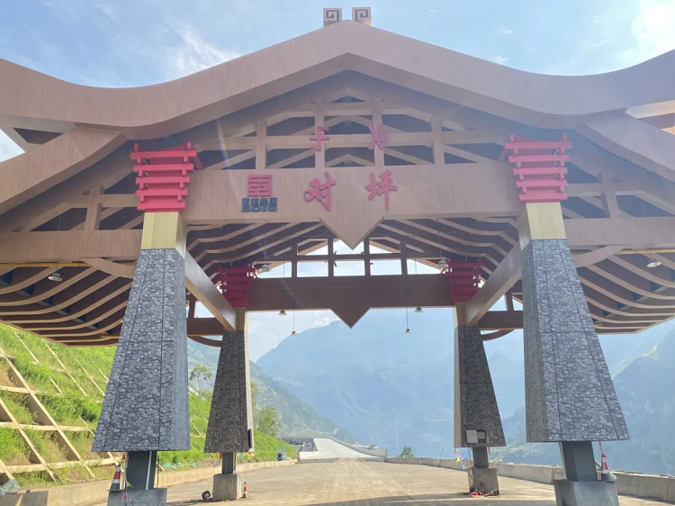 項目動態 | G4216線金寧段對坪收費站收費大棚順利建成